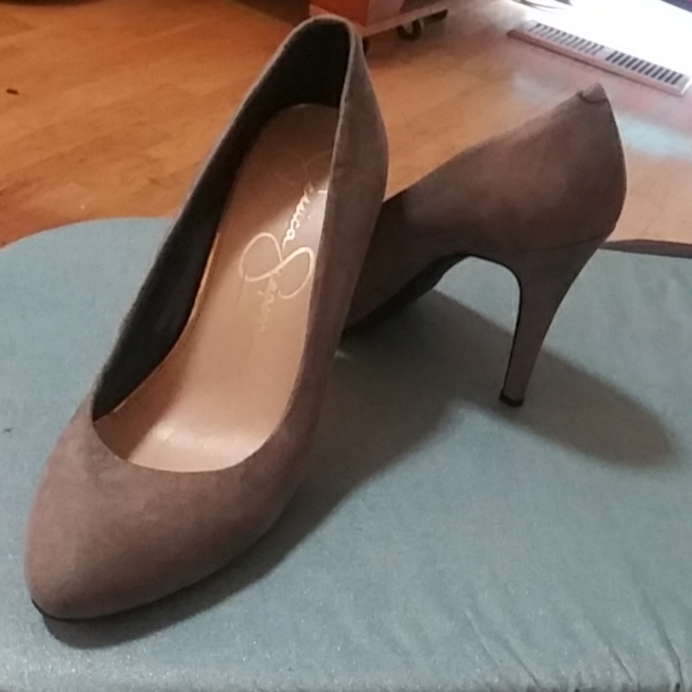 Jessica Simpson's gray heels